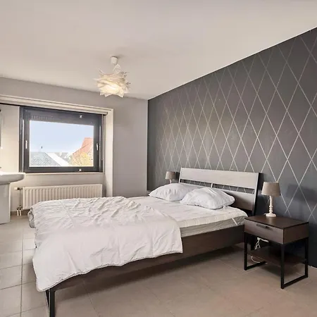 Dominique 2v * فينداوني