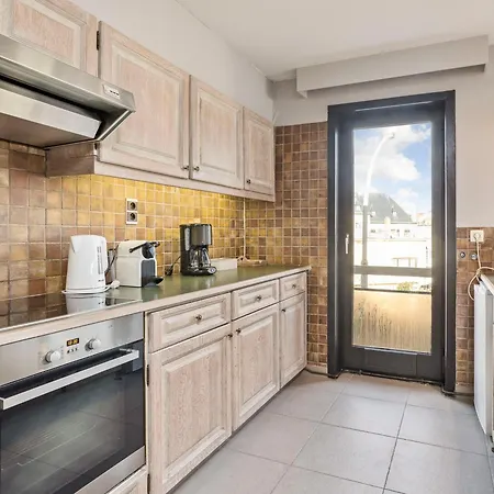 Dominique 2v فينداوني